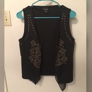 Black Daytrip vest with gold detail